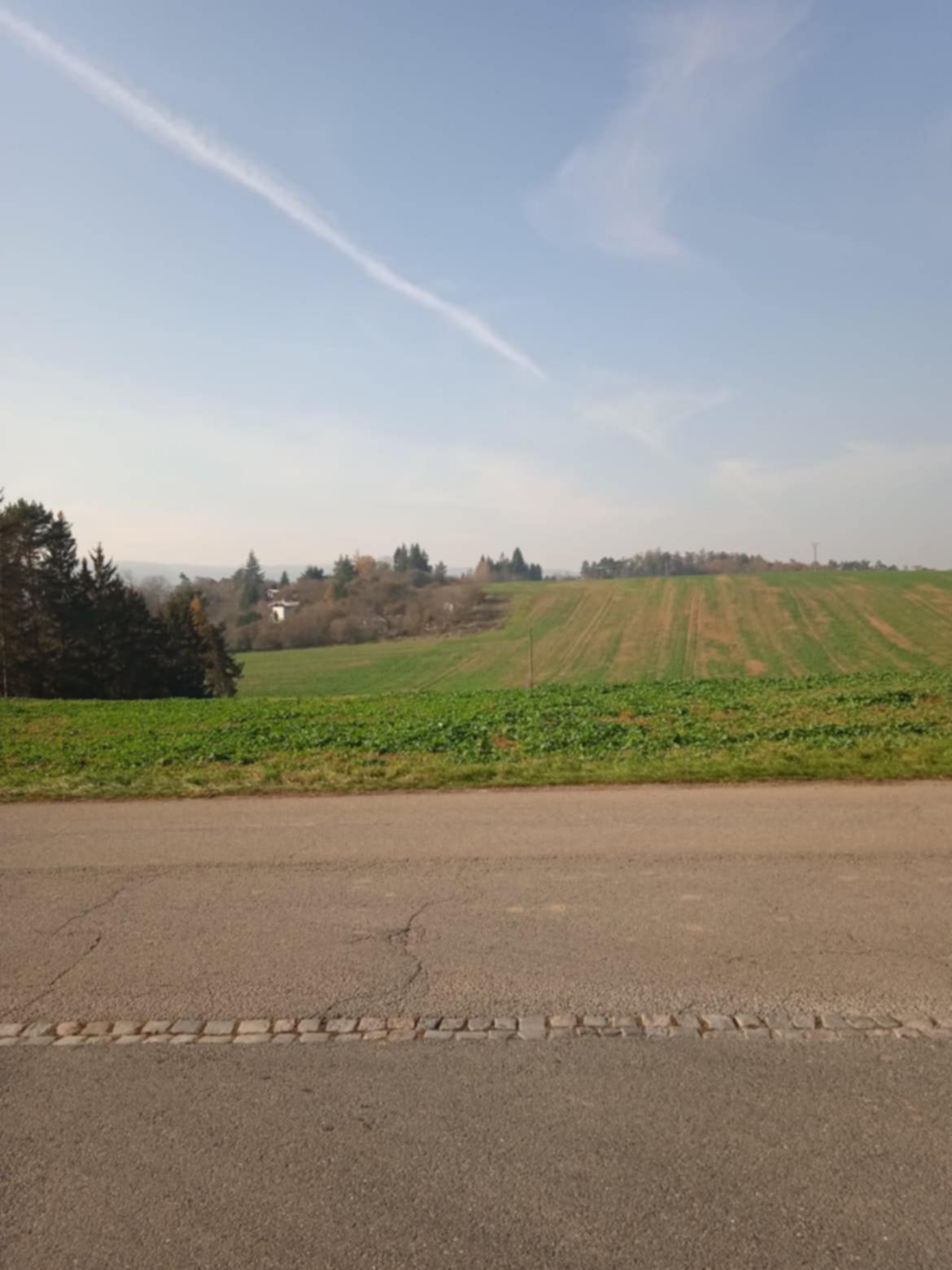 Nabízíme k prodeji atraktivní pozemek, na kterém je již schválená výstavba!