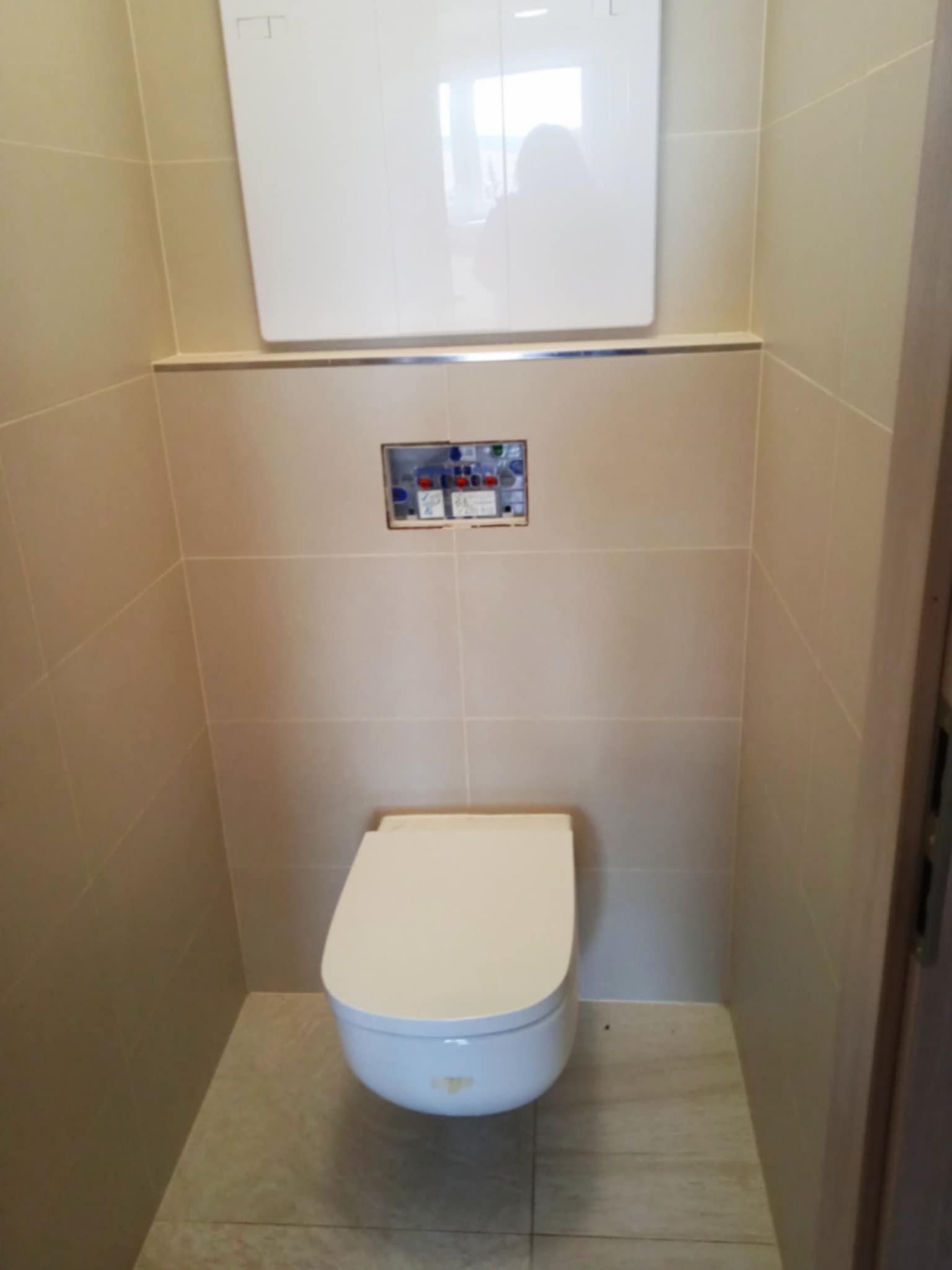 Nabízíme k prodeji světlý a prostorný byt 3+1 v udržovaném panelovém domě. Byt se nachází v klidné oblasti Maletína s dobrou dostupností do centra města  a veškerou občanskou vybaveností v dosahu.