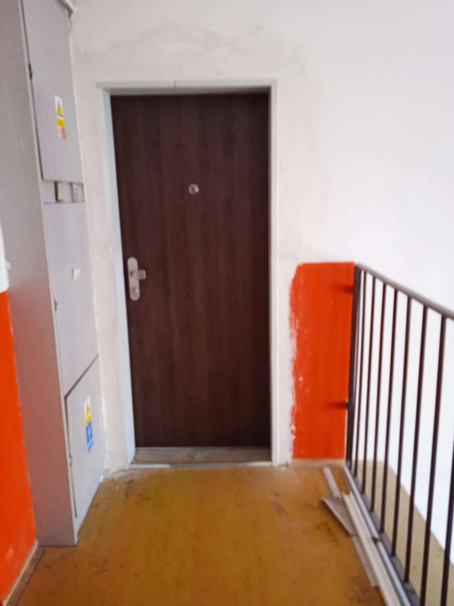 Nabízíme k prodeji světlý a prostorný byt 3+1 v udržovaném panelovém domě. Byt se nachází v klidné oblasti Maletína s dobrou dostupností do centra města  a veškerou občanskou vybaveností v dosahu.