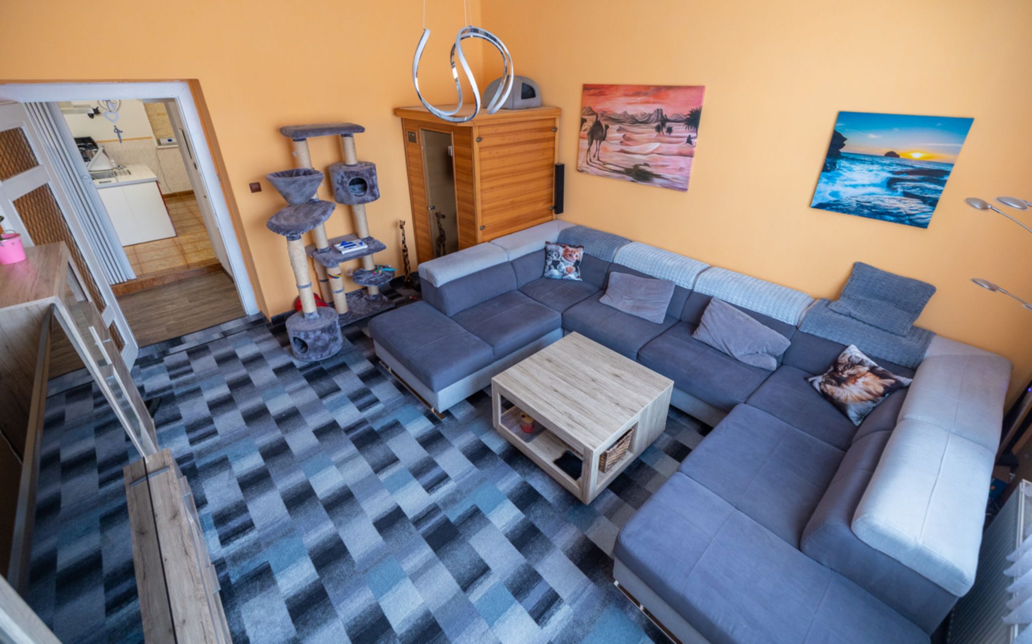 Hledáte rodinný dům s obrovským potenciálem? 🏡 Tento jedinečný dům ve Vejprtech kombinuje historii, moderní technologie a možnosti podnikání – ideální pro investici, vícegenerační bydlení i vlastní projekty.