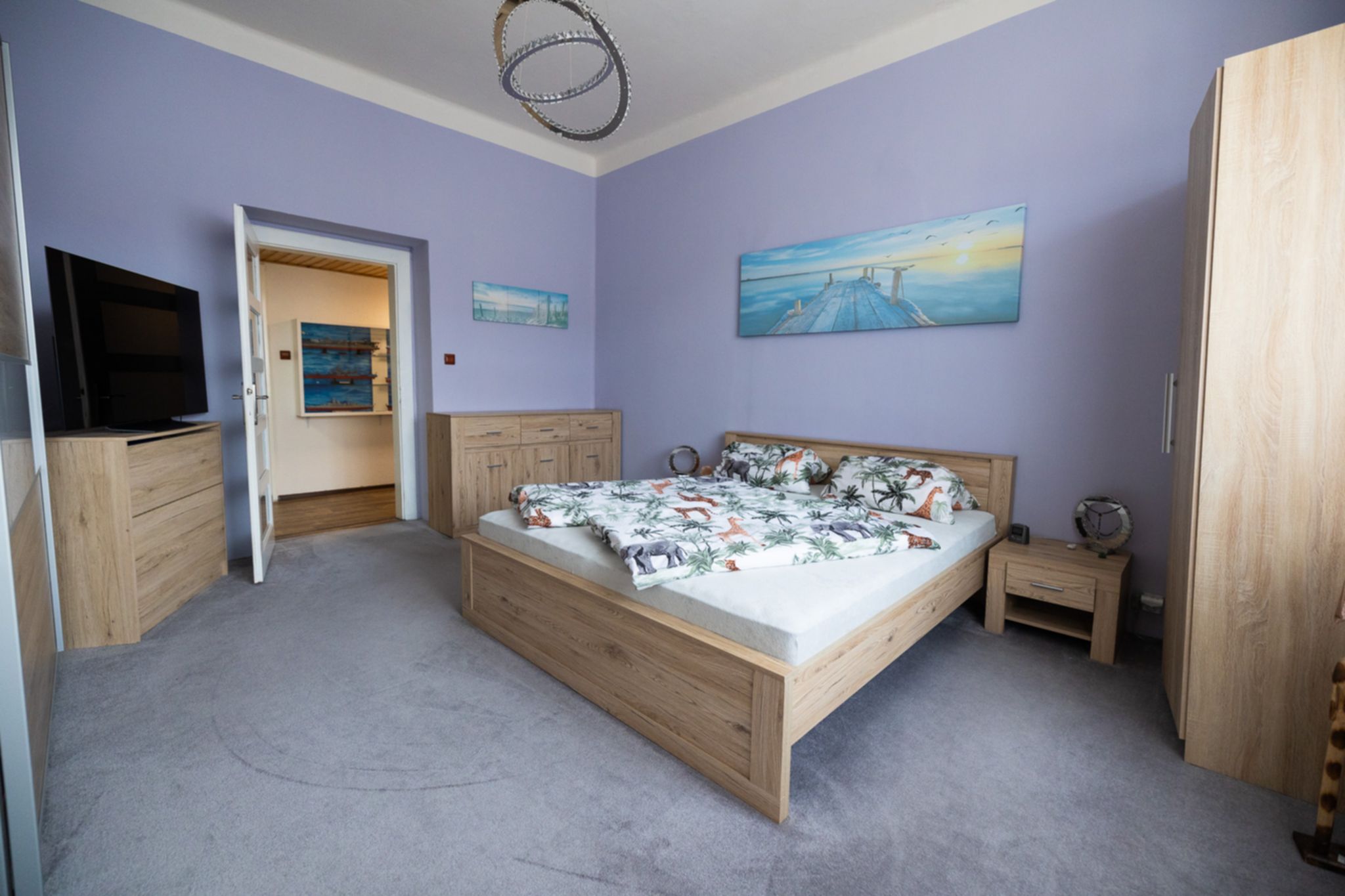 Hledáte rodinný dům s obrovským potenciálem? 🏡 Tento jedinečný dům ve Vejprtech kombinuje historii, moderní technologie a možnosti podnikání – ideální pro investici, vícegenerační bydlení i vlastní projekty.