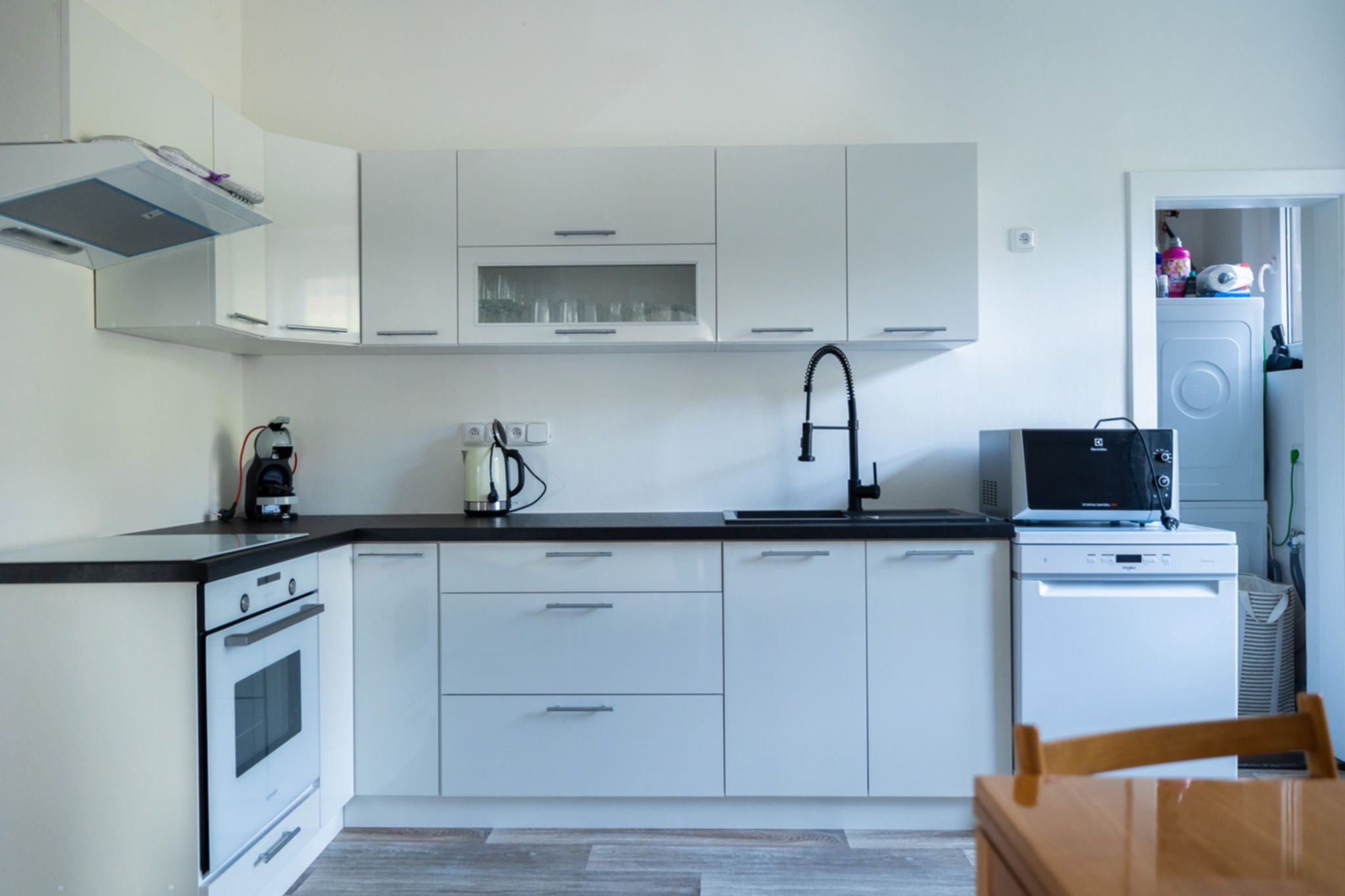 Hledáte rodinný dům s obrovským potenciálem? 🏡 Tento jedinečný dům ve Vejprtech kombinuje historii, moderní technologie a možnosti podnikání – ideální pro investici, vícegenerační bydlení i vlastní projekty.