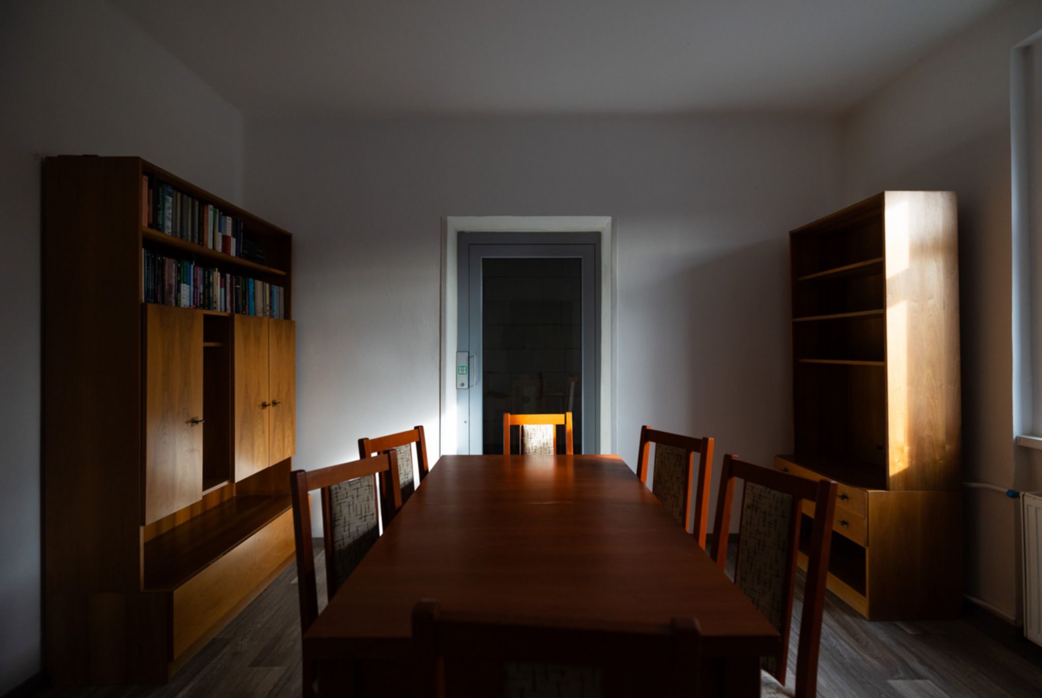 Hledáte rodinný dům s obrovským potenciálem? 🏡 Tento jedinečný dům ve Vejprtech kombinuje historii, moderní technologie a možnosti podnikání – ideální pro investici, vícegenerační bydlení i vlastní projekty.