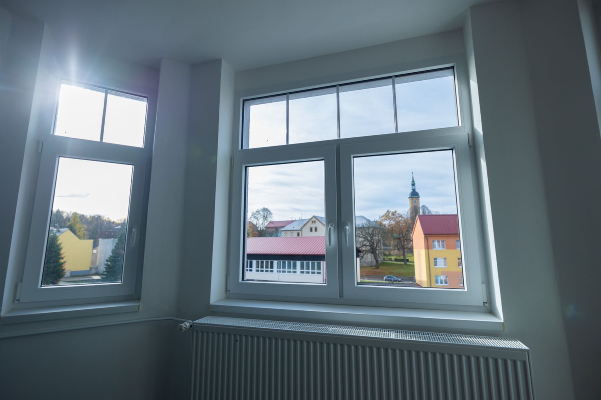 Hledáte rodinný dům s obrovským potenciálem? 🏡 Tento jedinečný dům ve Vejprtech kombinuje historii, moderní technologie a možnosti podnikání – ideální pro investici, vícegenerační bydlení i vlastní projekty.