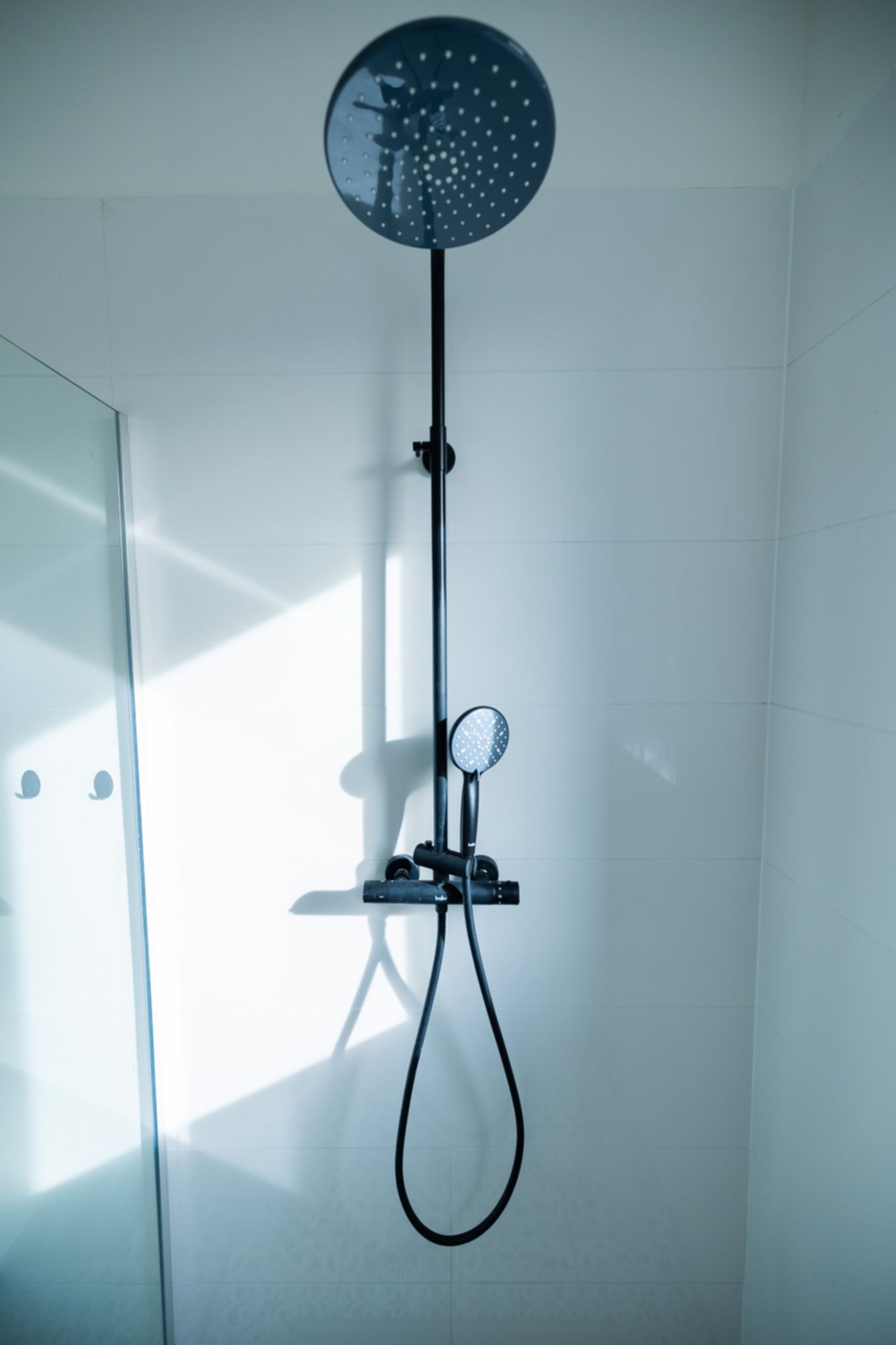 Hledáte rodinný dům s obrovským potenciálem? 🏡 Tento jedinečný dům ve Vejprtech kombinuje historii, moderní technologie a možnosti podnikání – ideální pro investici, vícegenerační bydlení i vlastní projekty.