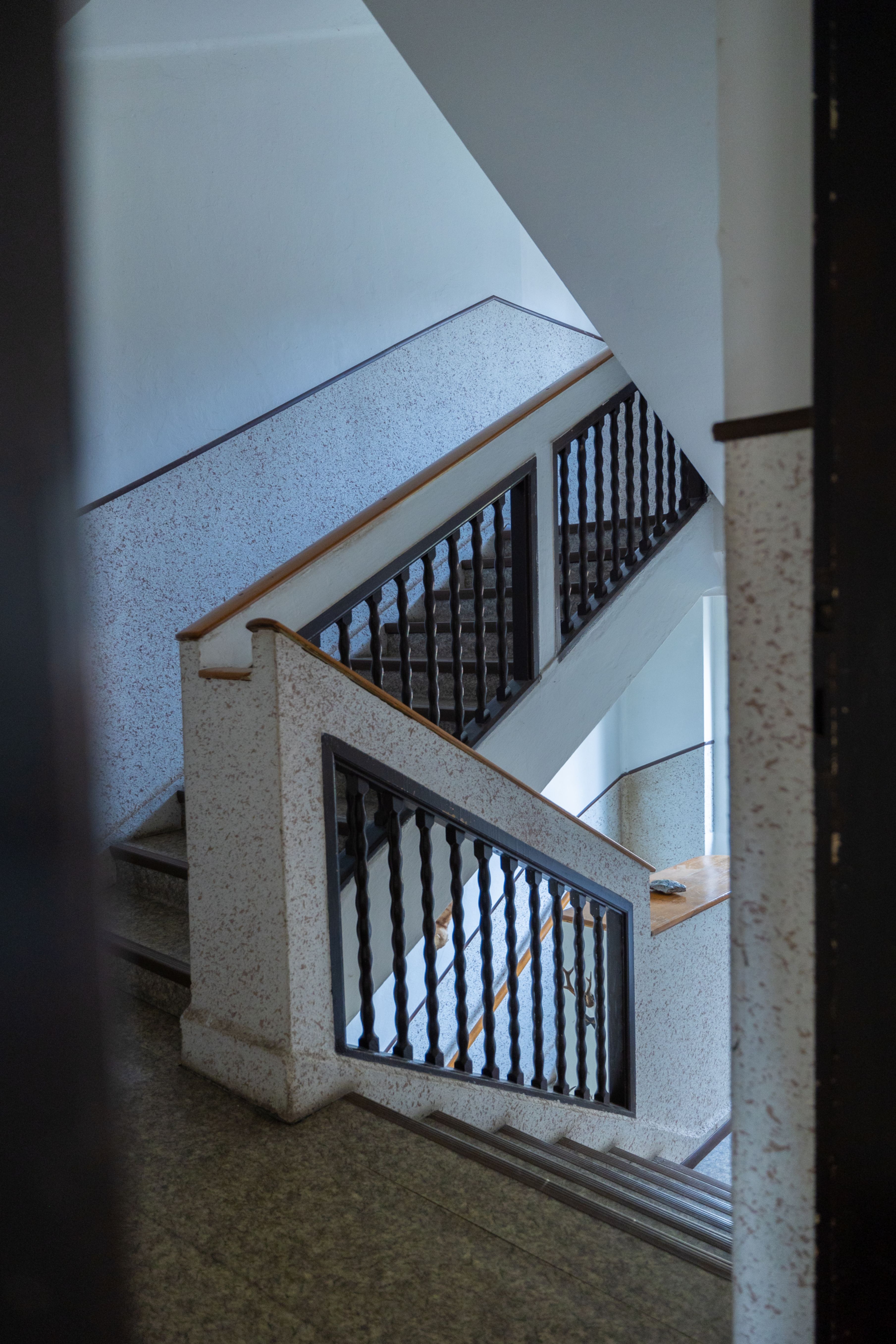 Hledáte rodinný dům s obrovským potenciálem? 🏡 Tento jedinečný dům ve Vejprtech kombinuje historii, moderní technologie a možnosti podnikání – ideální pro investici, vícegenerační bydlení i vlastní projekty.