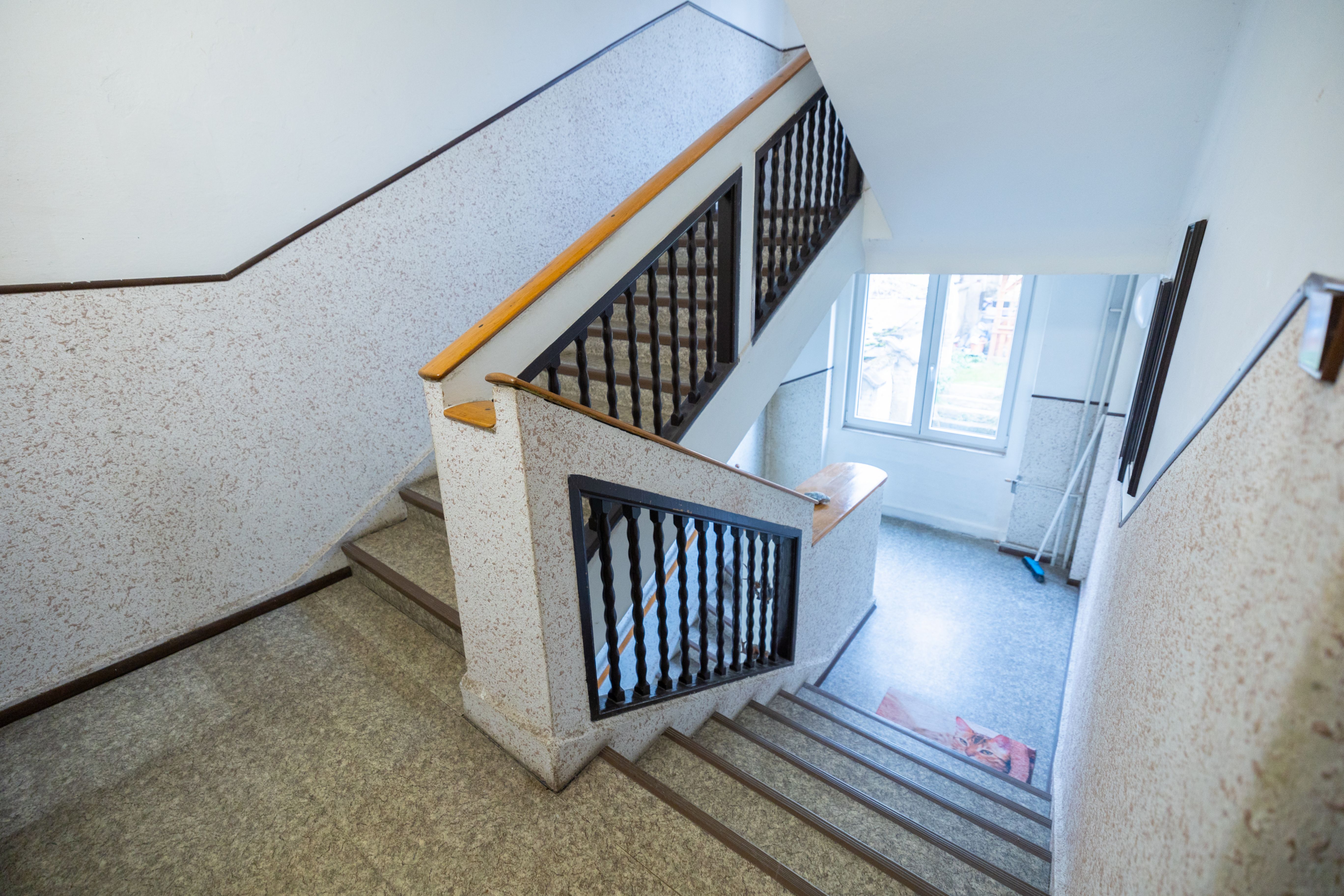 Hledáte rodinný dům s obrovským potenciálem? 🏡 Tento jedinečný dům ve Vejprtech kombinuje historii, moderní technologie a možnosti podnikání – ideální pro investici, vícegenerační bydlení i vlastní projekty.