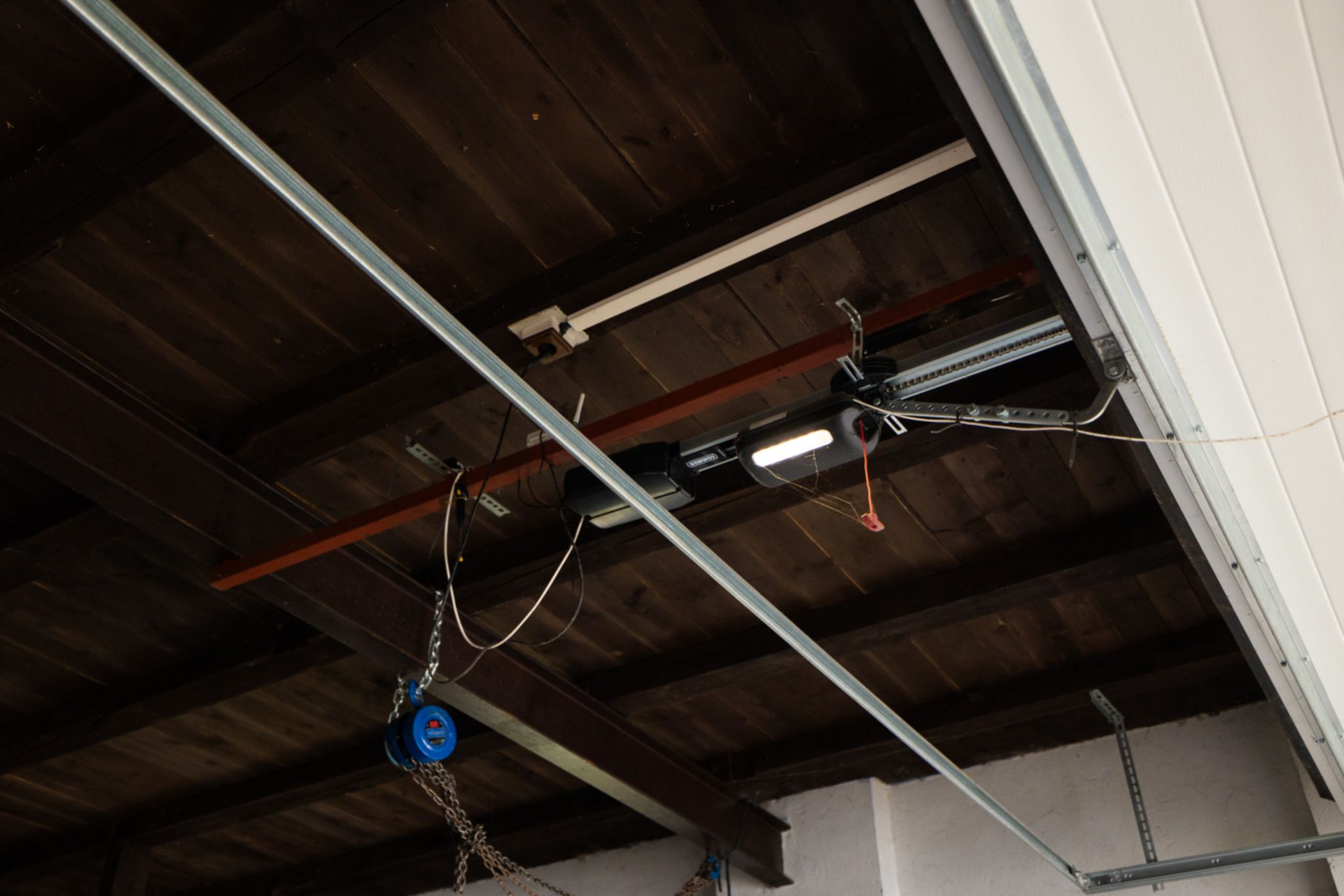 Hledáte rodinný dům s obrovským potenciálem? 🏡 Tento jedinečný dům ve Vejprtech kombinuje historii, moderní technologie a možnosti podnikání – ideální pro investici, vícegenerační bydlení i vlastní projekty.