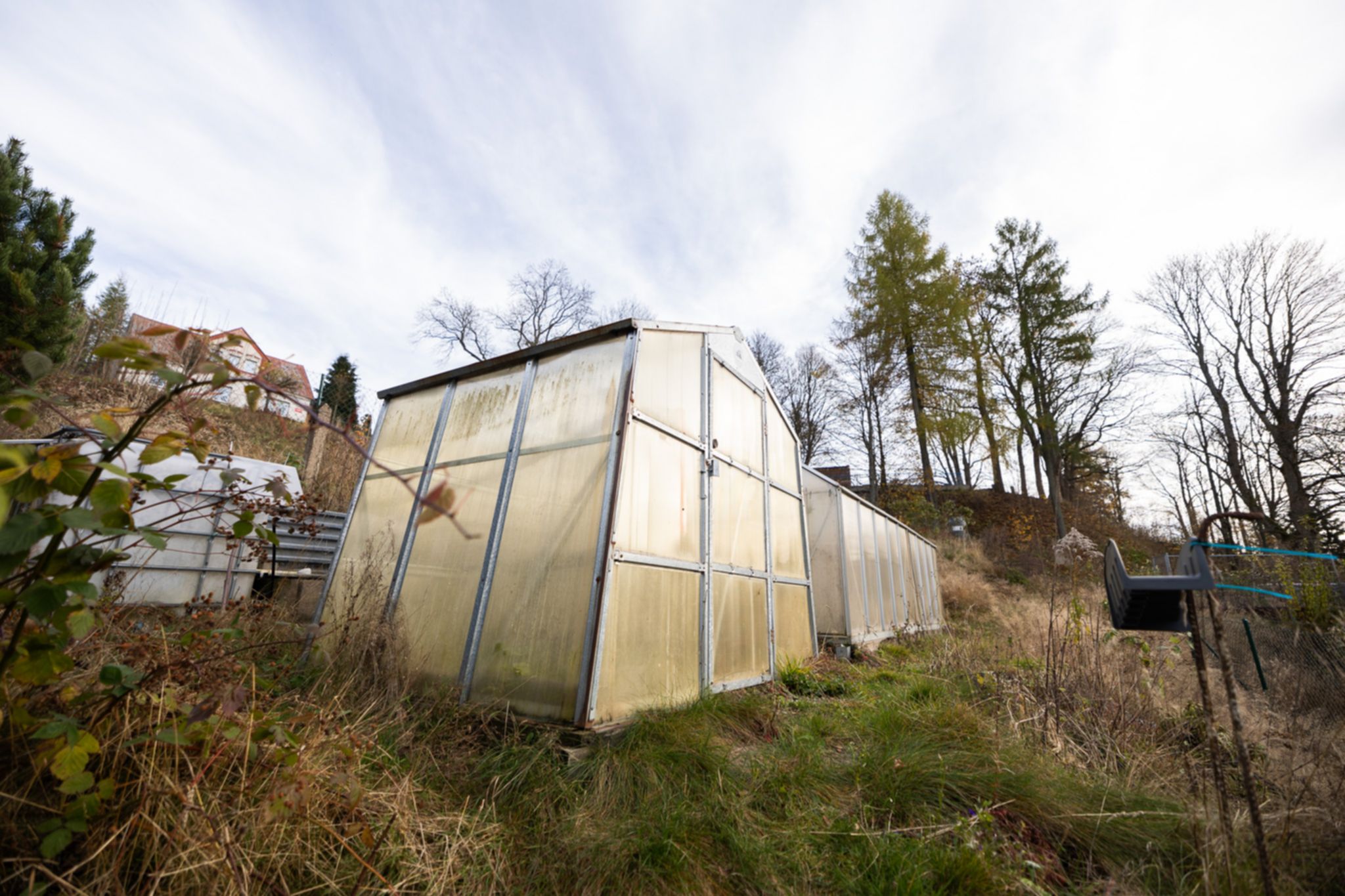 Hledáte rodinný dům s obrovským potenciálem? 🏡 Tento jedinečný dům ve Vejprtech kombinuje historii, moderní technologie a možnosti podnikání – ideální pro investici, vícegenerační bydlení i vlastní projekty.